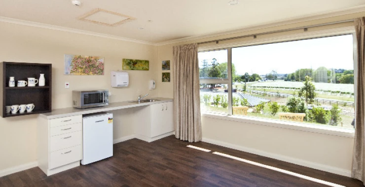 greenwich-gardens-care-home-metlifecare-room-88