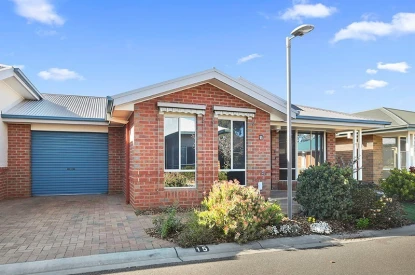 murray-halberg-retirement-village-big-enough-for-two-3514